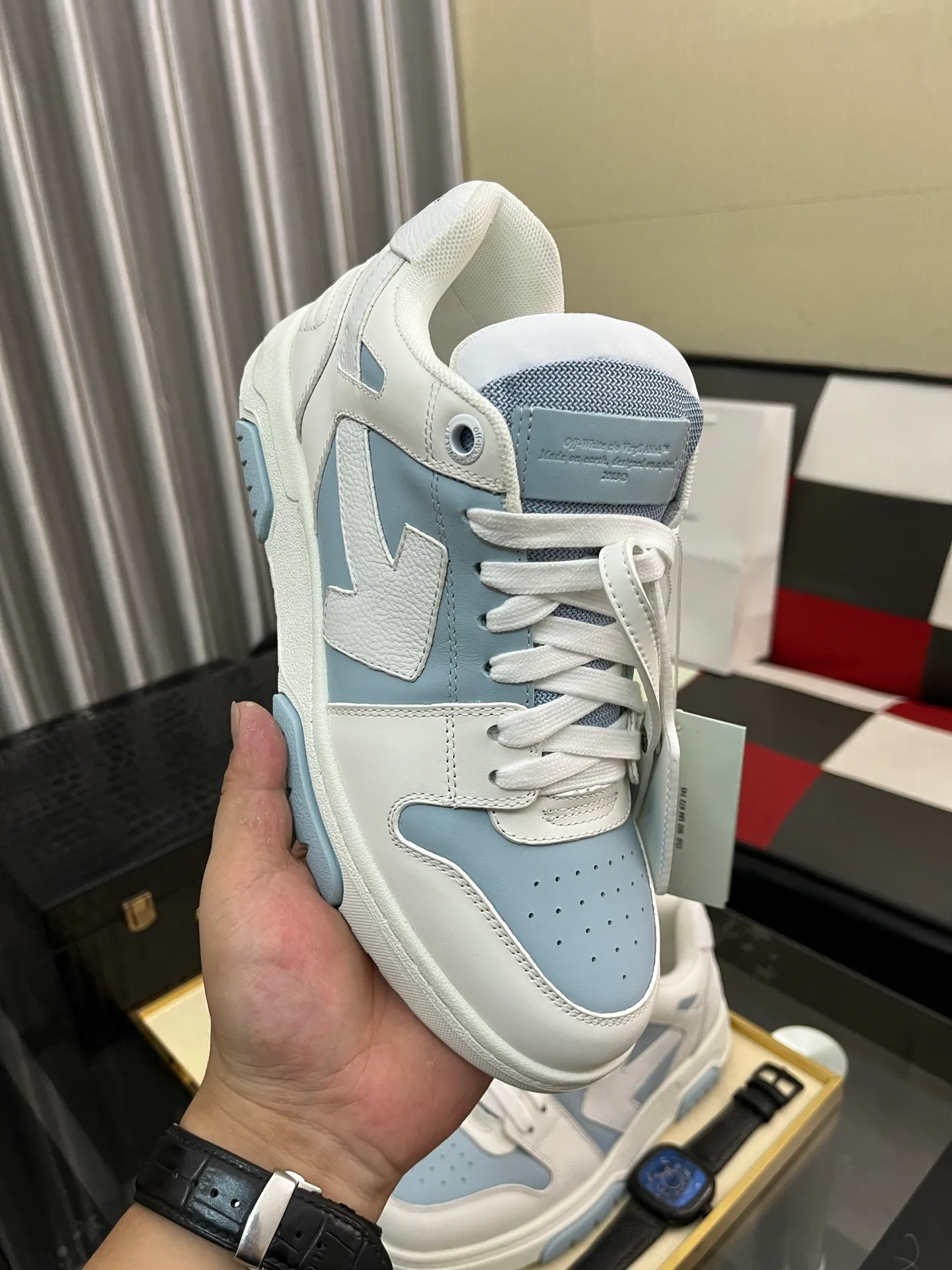 Men's shoes 💰600⌚️⌚️ OFF-White C/O VirGil Abloh fashionable and versatile casual shoes. Exclusive first release of the new model. Made of environmentally friendly cowhide leather and mesh fabric upper material. The insole is embedded with foam cushioning EVA material. The correct midsole is equipped with EVA lightweight cushioning. External tooth nail rubber outsole. The correct accessories can be customized simultaneously. Women's model: 35-40 Men's model: 39-45